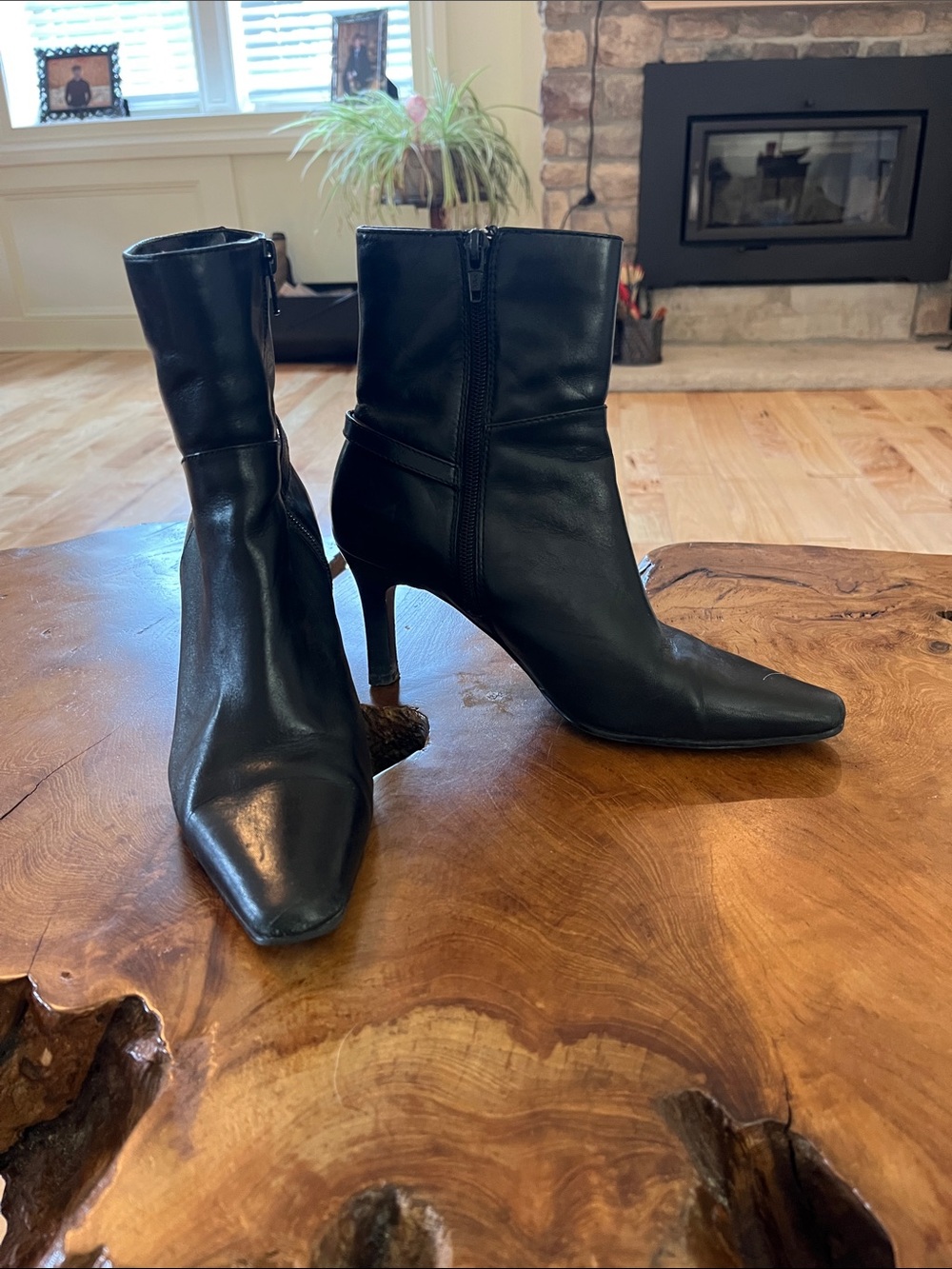 Worthington Black Pointed Toe Leather Ankle Booties with Side Zip